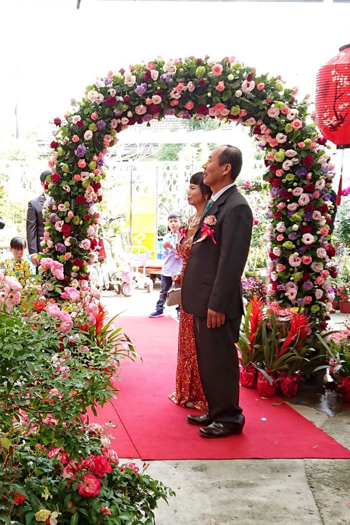 花滿芳庭婚宴豔 就在芳香玫瑰園